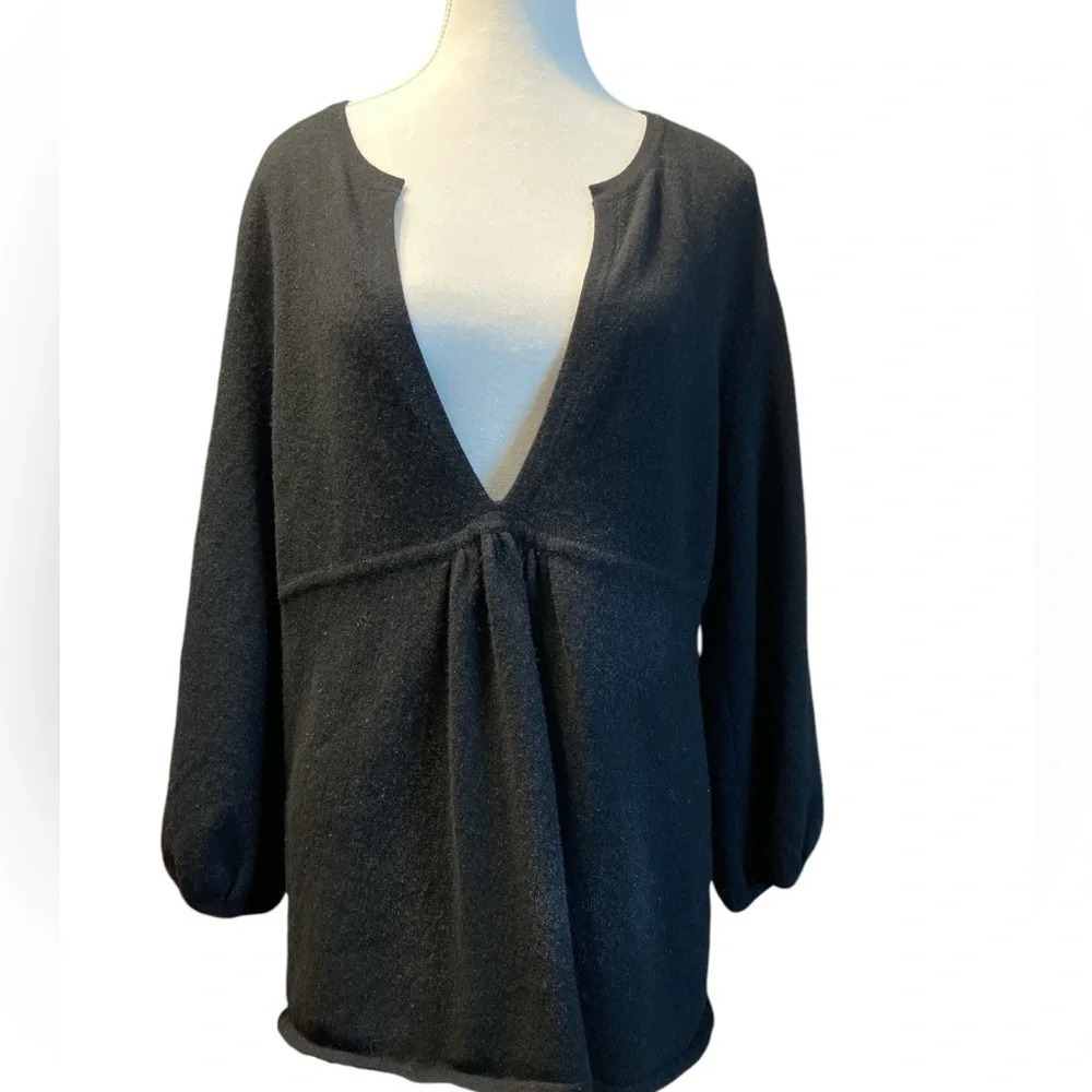 ❄️ Black deep V neck cashmere sweater ❄️